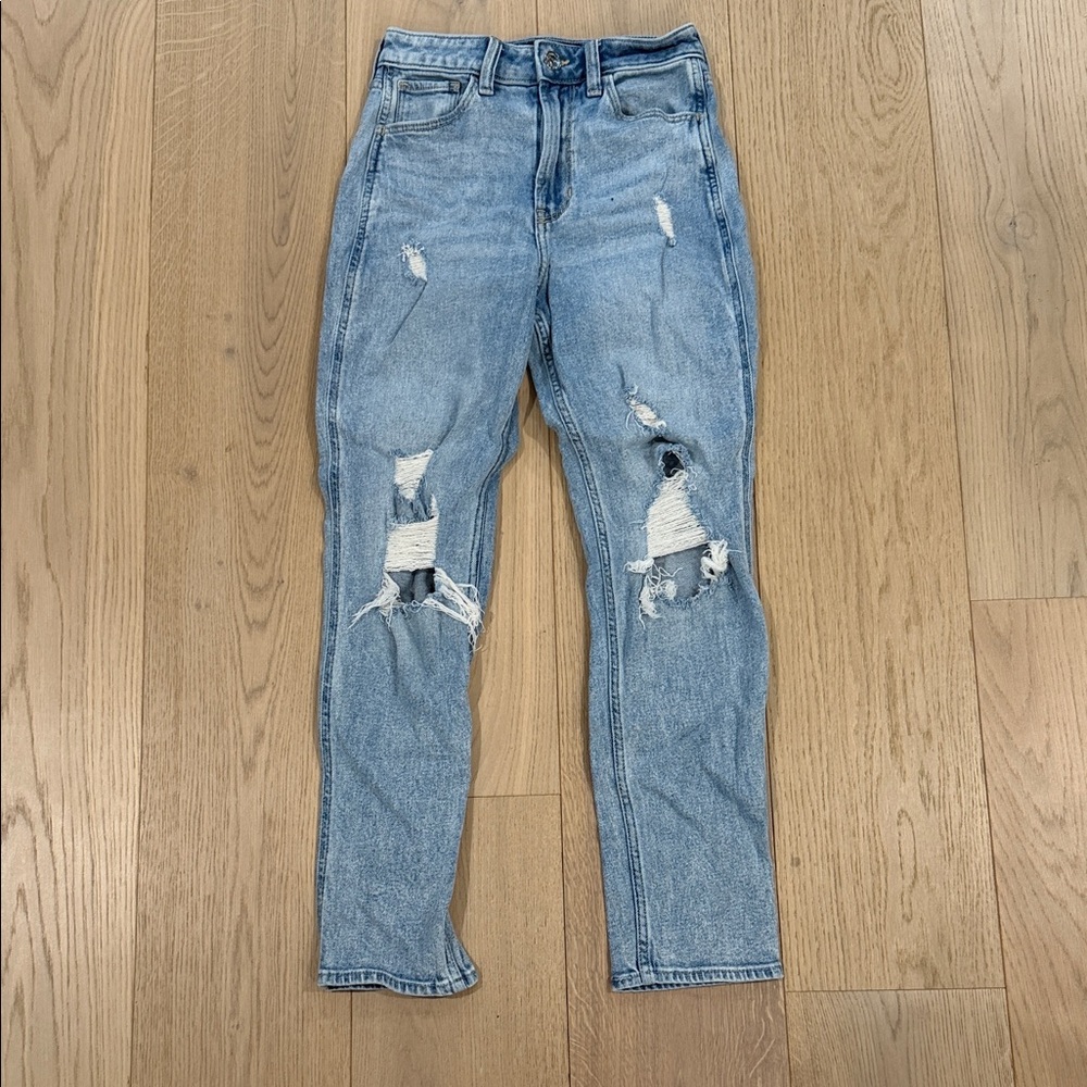 Hollister Ultra High-Rise Mom Jean Size 24 Short